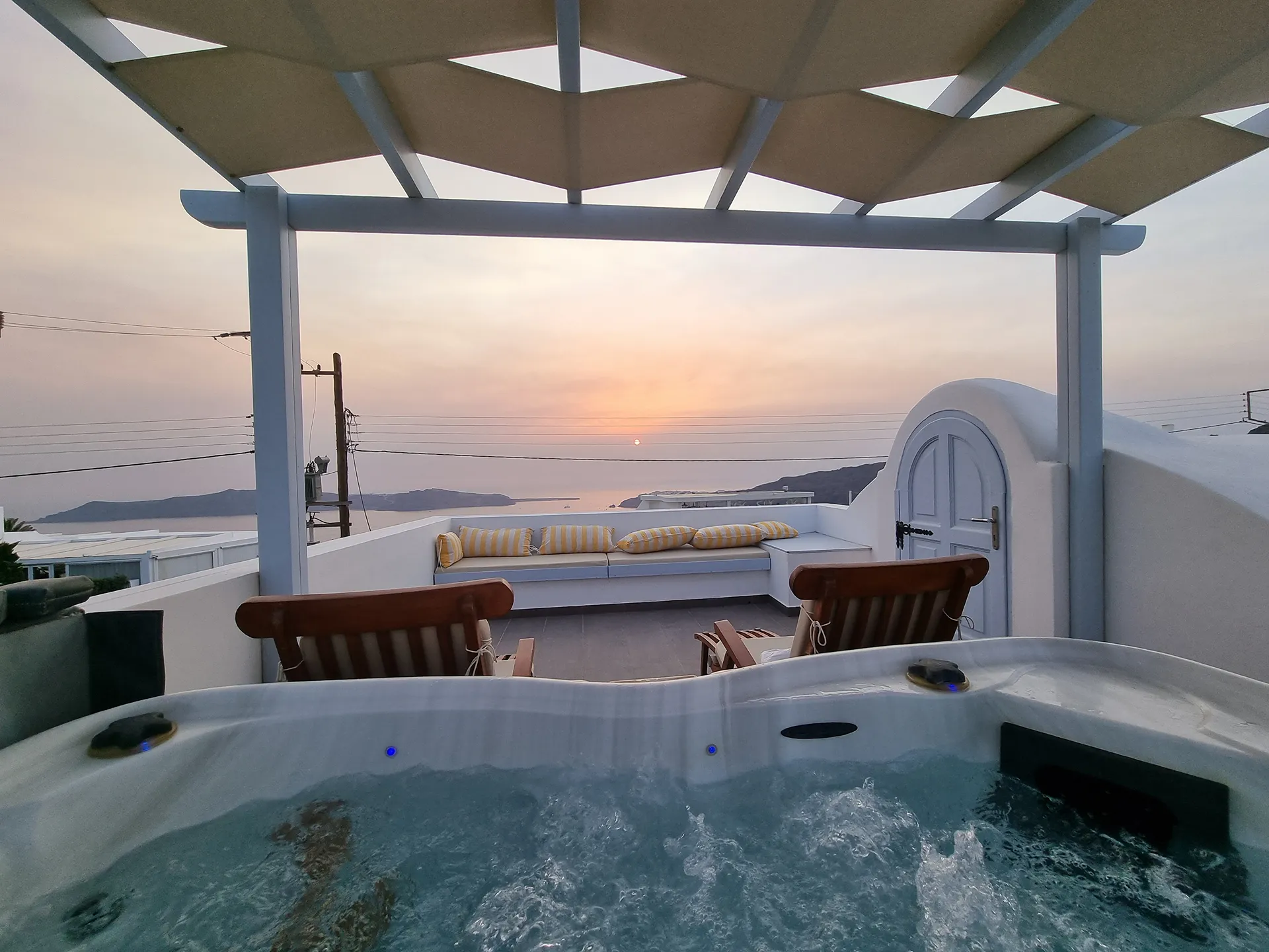 Daytime view of the deluxe jacuzzi terrace