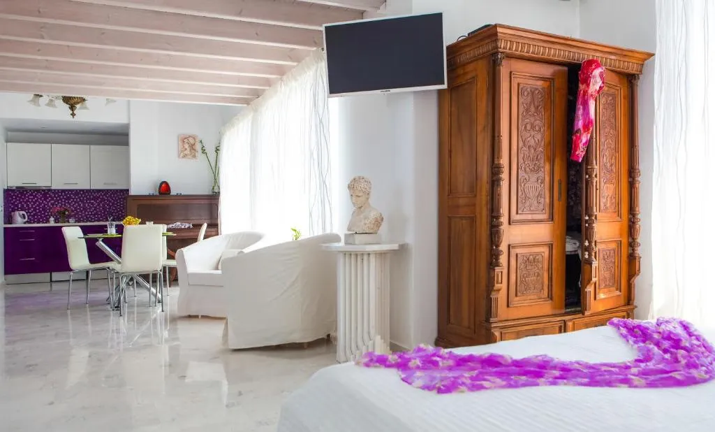 Deluxe Apartment With Sunrise-to-Sunset Views and Private Jacuzzi