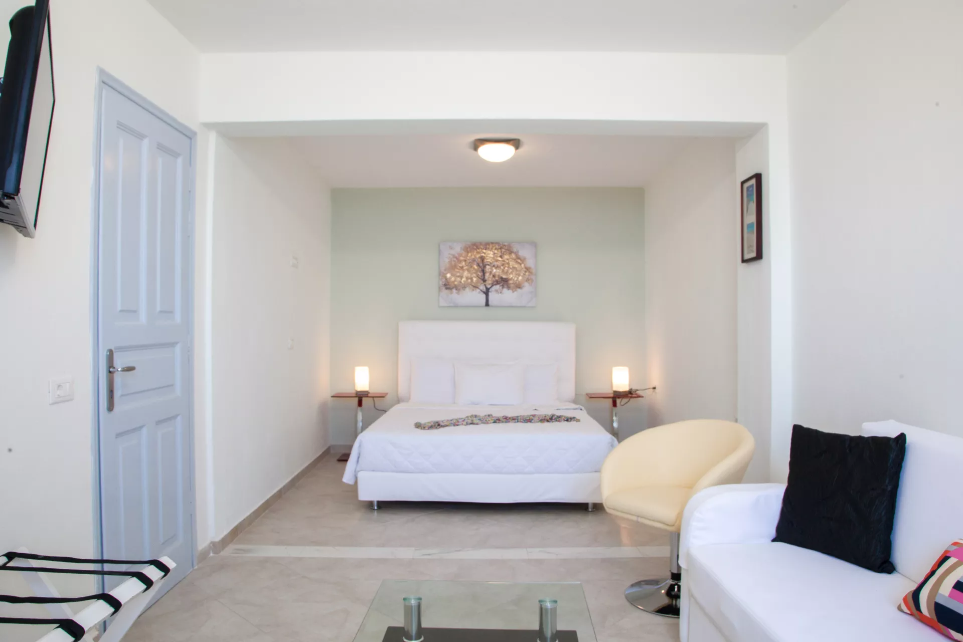 Bedroom in the one-bedroom apartment