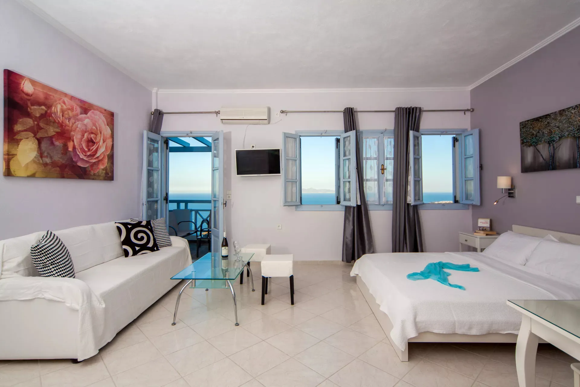 Superior studio balcony with private outdoor jacuzzi and sunrise sea view