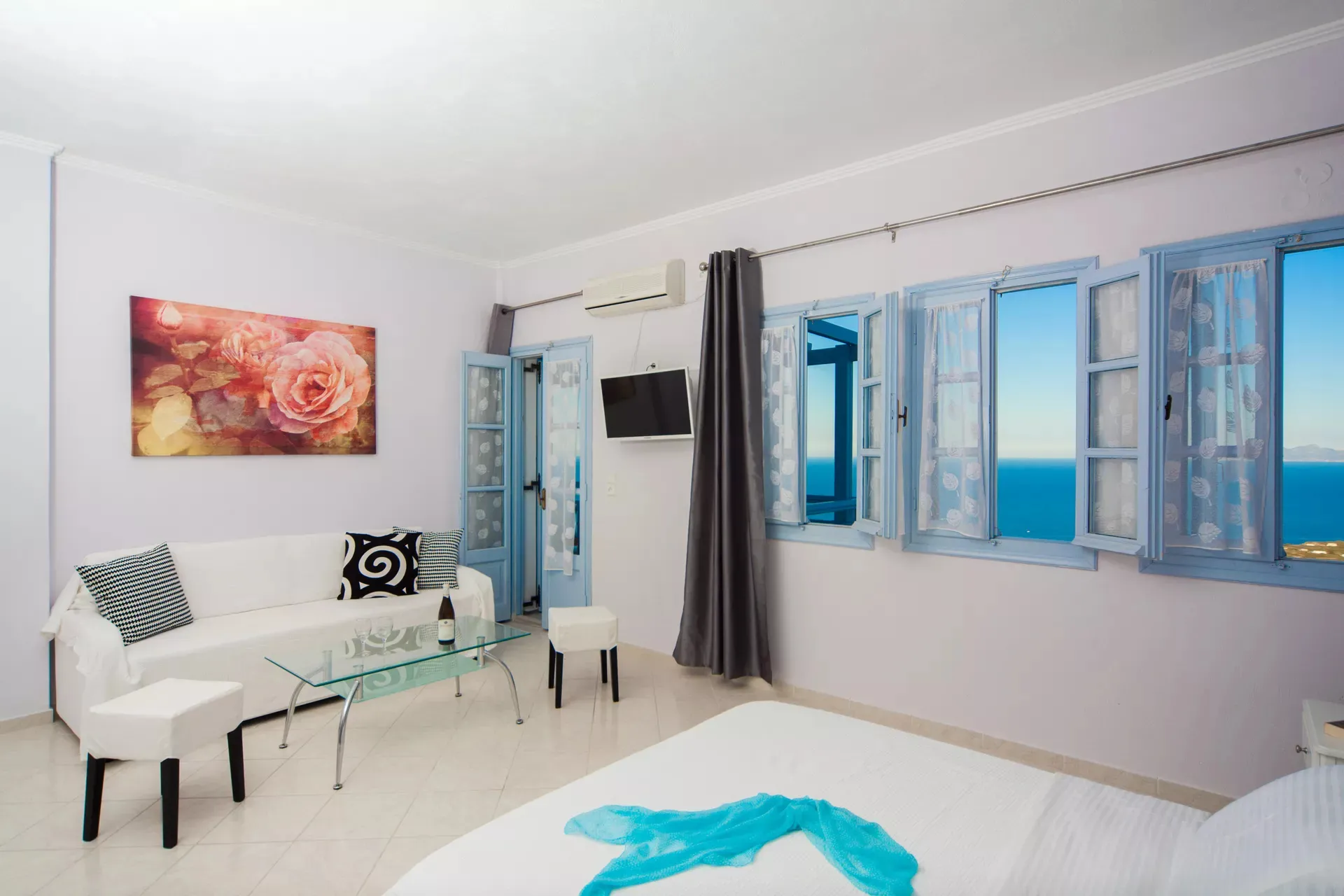 Superior studio balcony with private outdoor jacuzzi and sunrise sea view