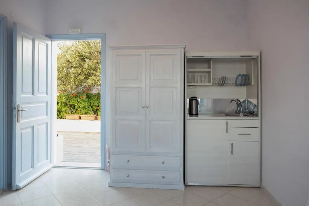 Superior Studio With Balcony, Private Jacuzzi and Sunrise Sea View