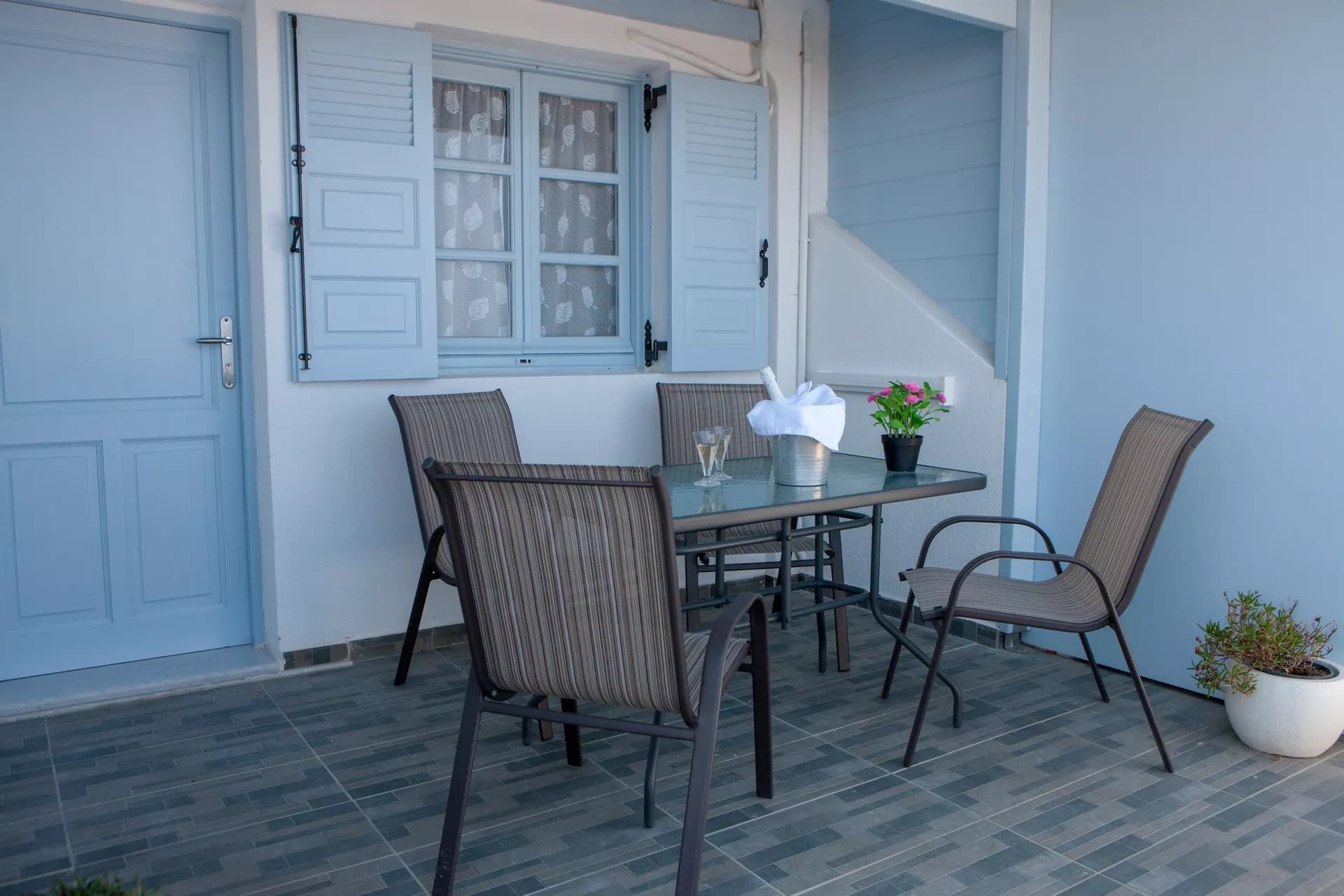 Superior veranda studio with private terrace seating